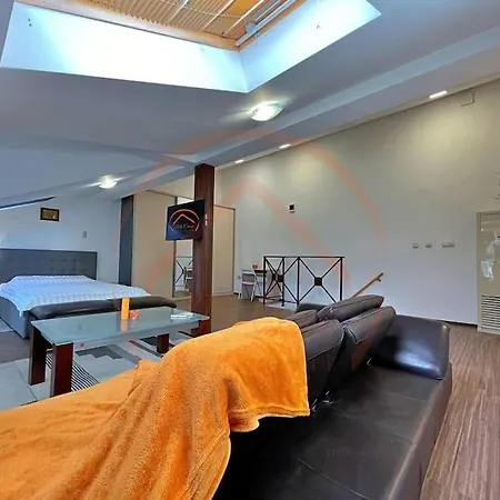 Elite Central 2br Maisonette Spacious And Stylish Apartman