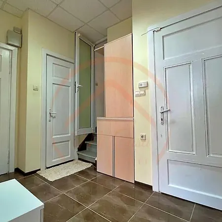 Elite Central 2br Maisonette Spacious And Stylish