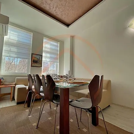 Elite Central 2br Maisonette Spacious And Stylish