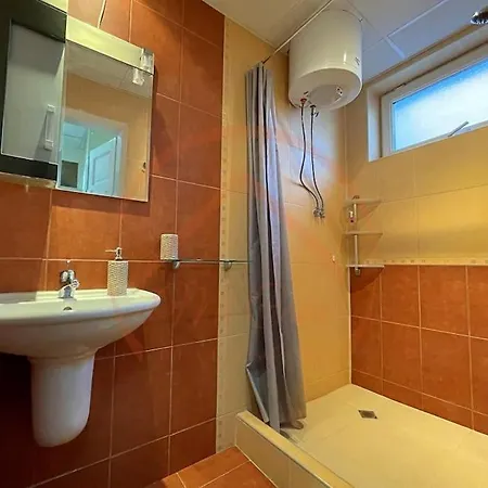 Elite Central 2br Maisonette Spacious And Stylish Warna