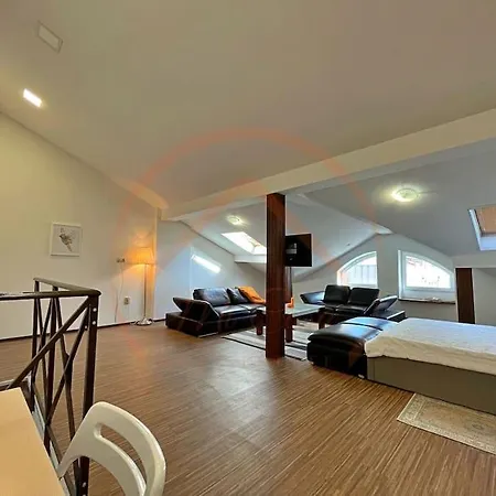 Elite Central 2br Maisonette Spacious And Stylish