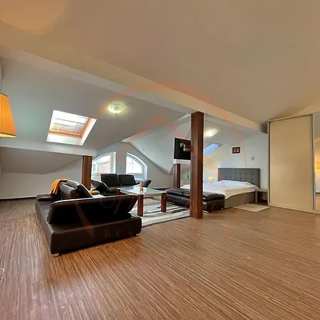 Elite Central 2br Maisonette Spacious And Stylish Apartment Warna